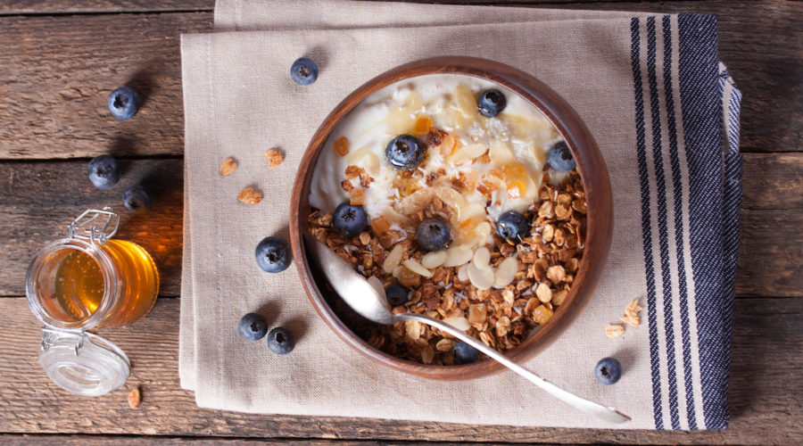 receta de yogur con fruta y polen